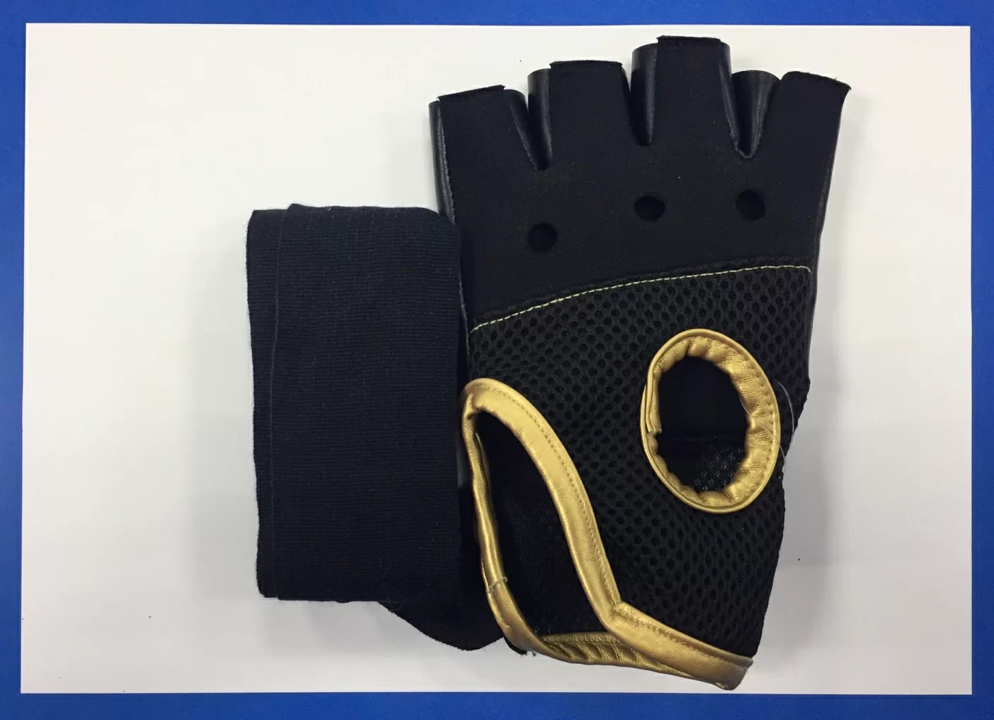 Фото Перчатки Kwon Gloves Gel Wrap с бинтом 2 м черные 4050160 со склада магазина СпортСЕ