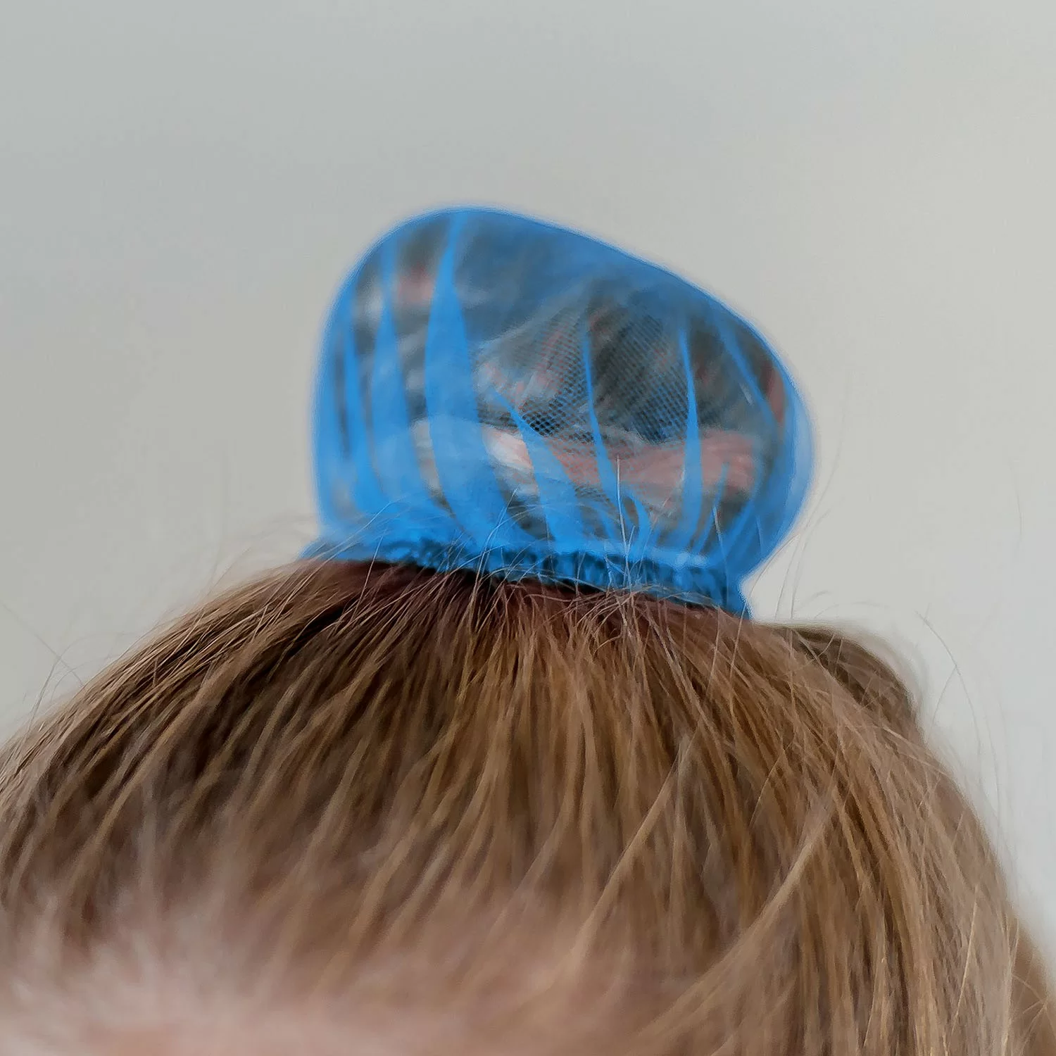 Фото Сеточка для волос Indigo 9см голубой SM-329 со склада магазина СпортСЕ