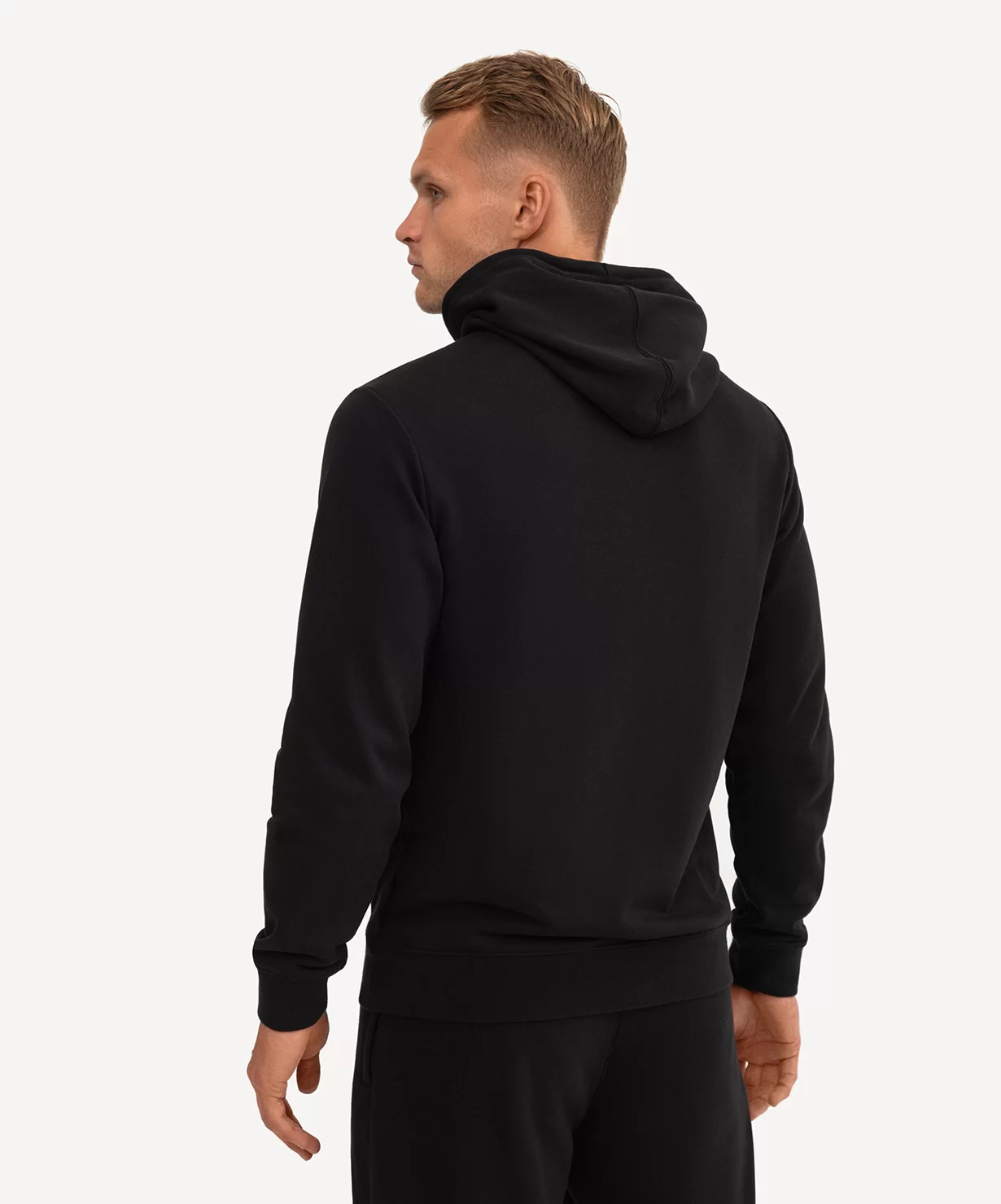 Фото Худи ESSENTIAL Cotton Hoodie, черный со склада магазина СпортСЕ