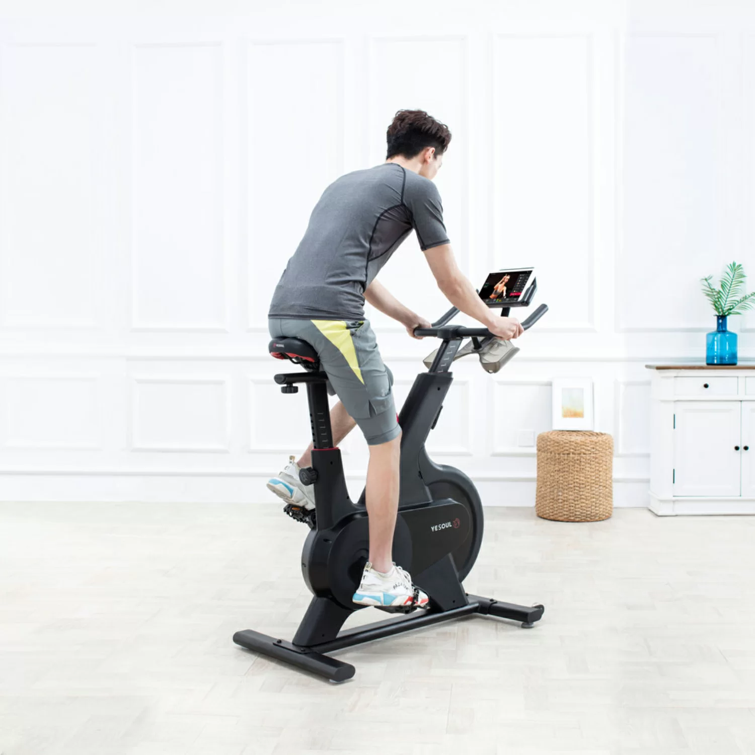  Велотренажер Yesoul Smart M1 WHITE с нагрудным пульсометром M1WHITEV206 по низким ценам в Томске и Северске