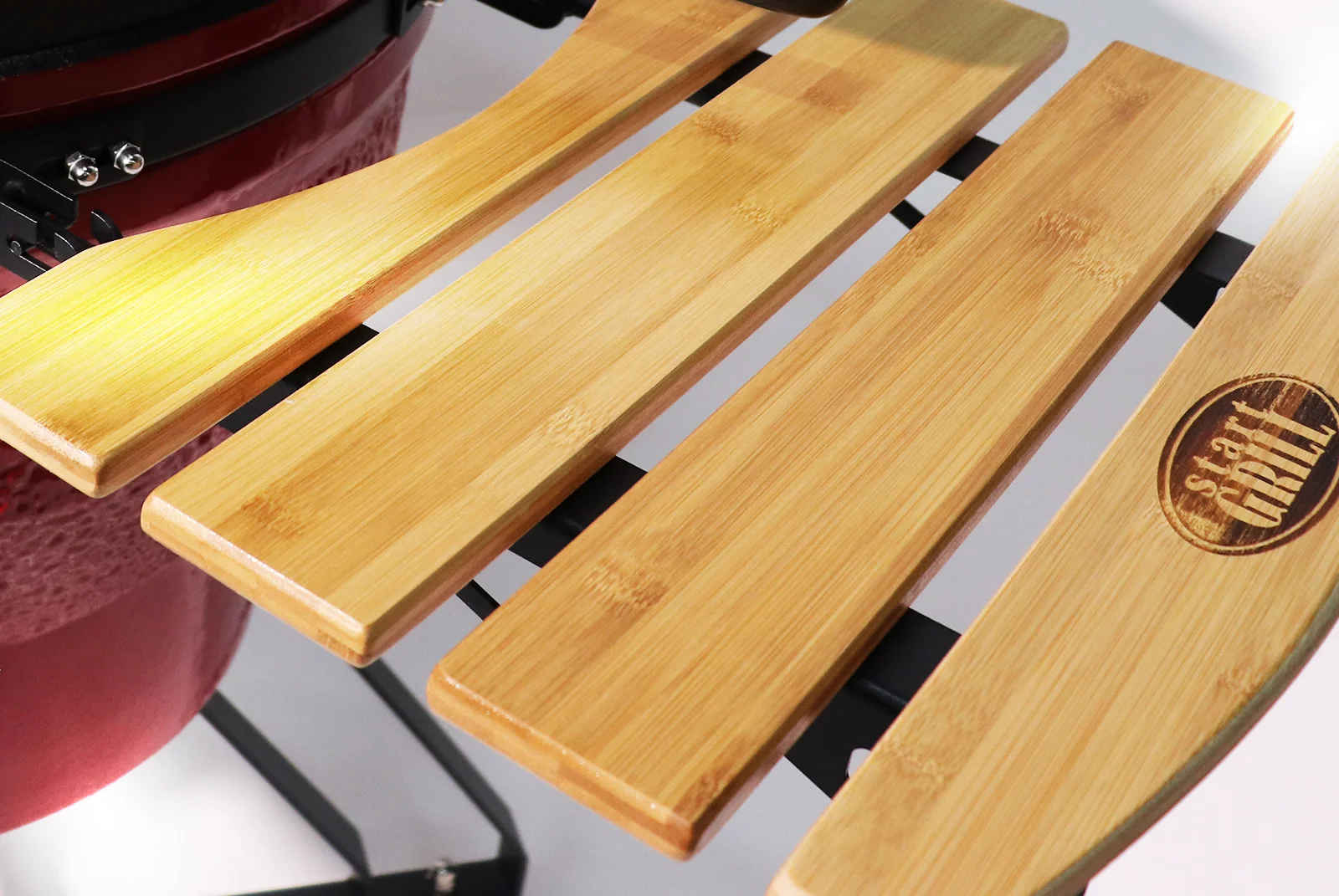  Керамический гриль-барбекю 22 дюйма (красный) (56 см) по низким ценам в Томске и Северске