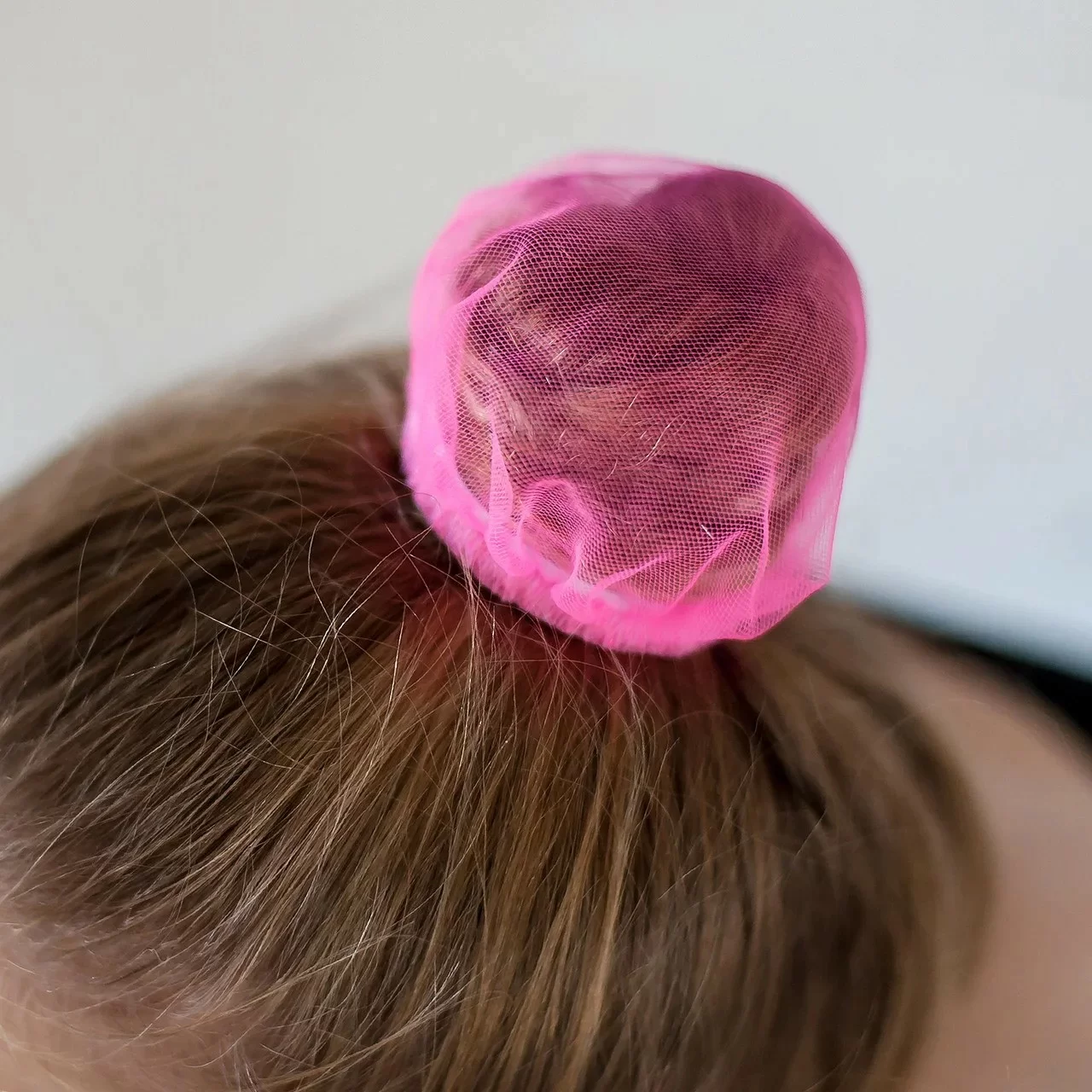 Фото Сеточка для волос Indigo 9см розовый SM-329 со склада магазина СпортСЕ