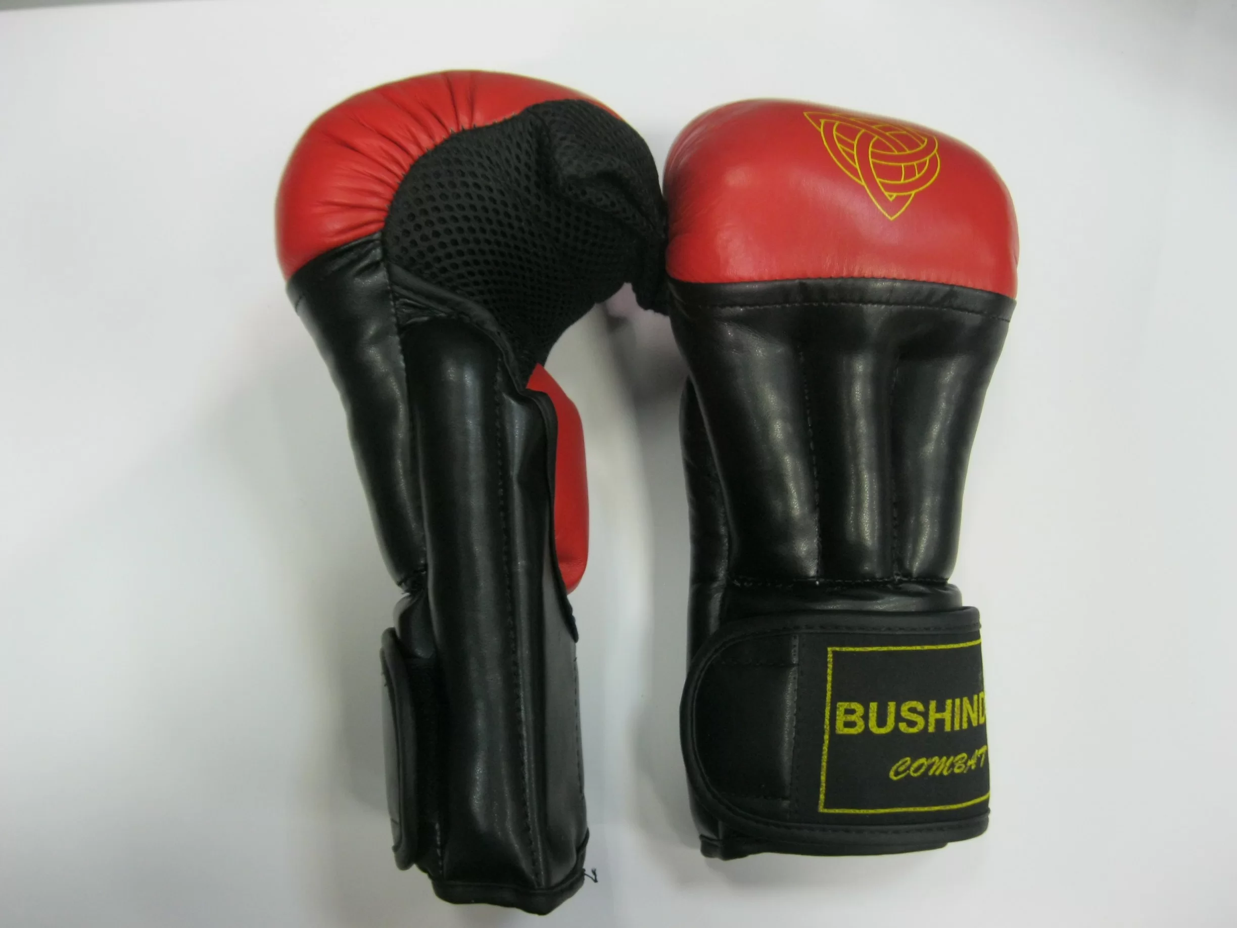 Фото Перчатки для рукопашного боя Bushindo 12 oz красные HFG со склада магазина СпортСЕ