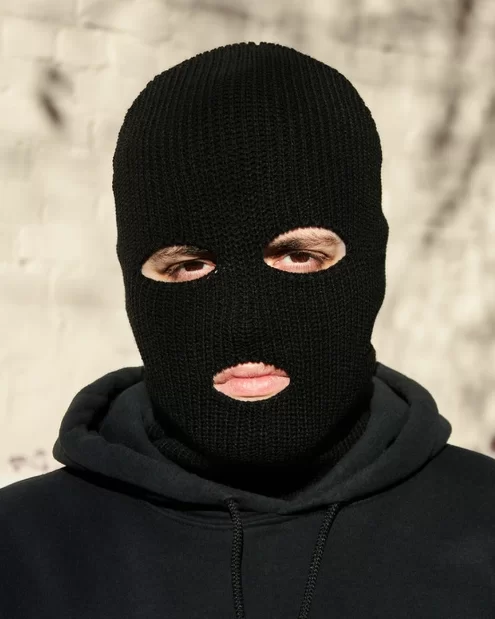 Фото Шапка-маска полиэстер,эластан крупная вязка Черный со склада магазина СпортСЕ