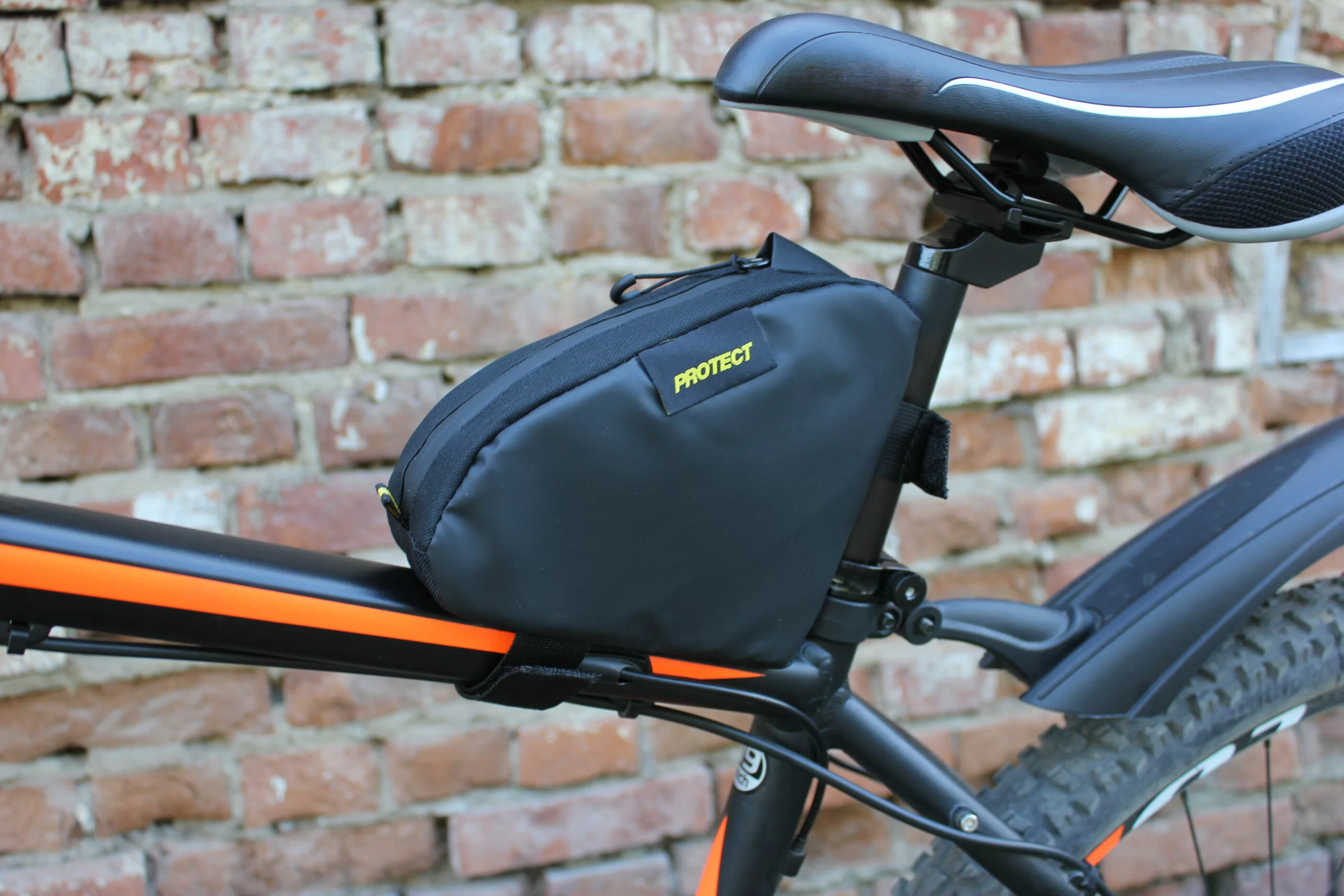 Фото Велосумка на раму Protect 15х15х5см аптечка  серия Bikepacking черный 555-692 со склада магазина СпортСЕ