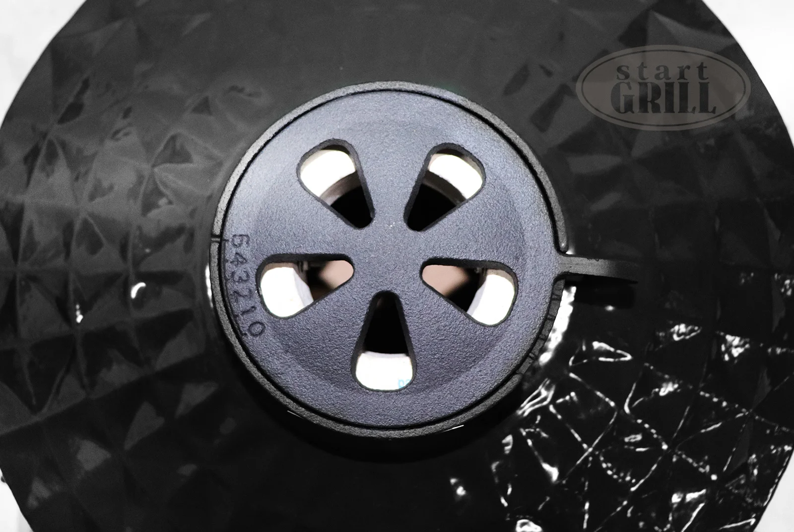  Керамический гриль-барбекю 24 дюйма (черный) (61 см) по низким ценам в Томске и Северске