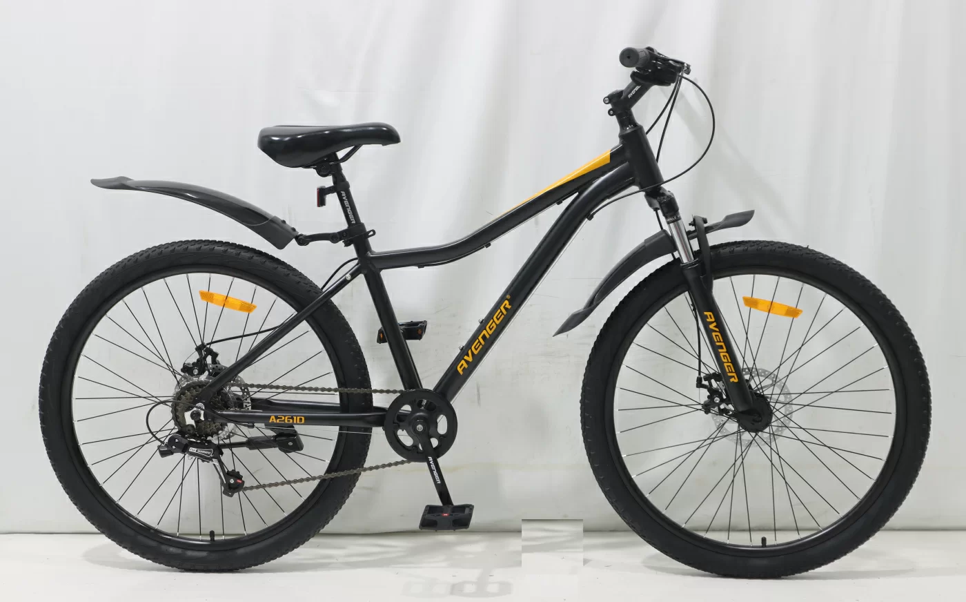 Фото Велосипед 26" AVENGER A261D, черный/оранжевый (2024) со склада магазина СпортСЕ
