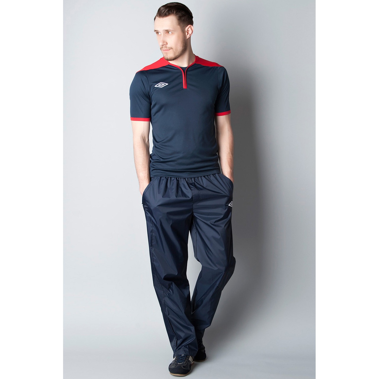  Брюки ветрозащитные Umbro Uniform Training Shower Pants т.син/бел/бел по низким ценам в Томске и Северске