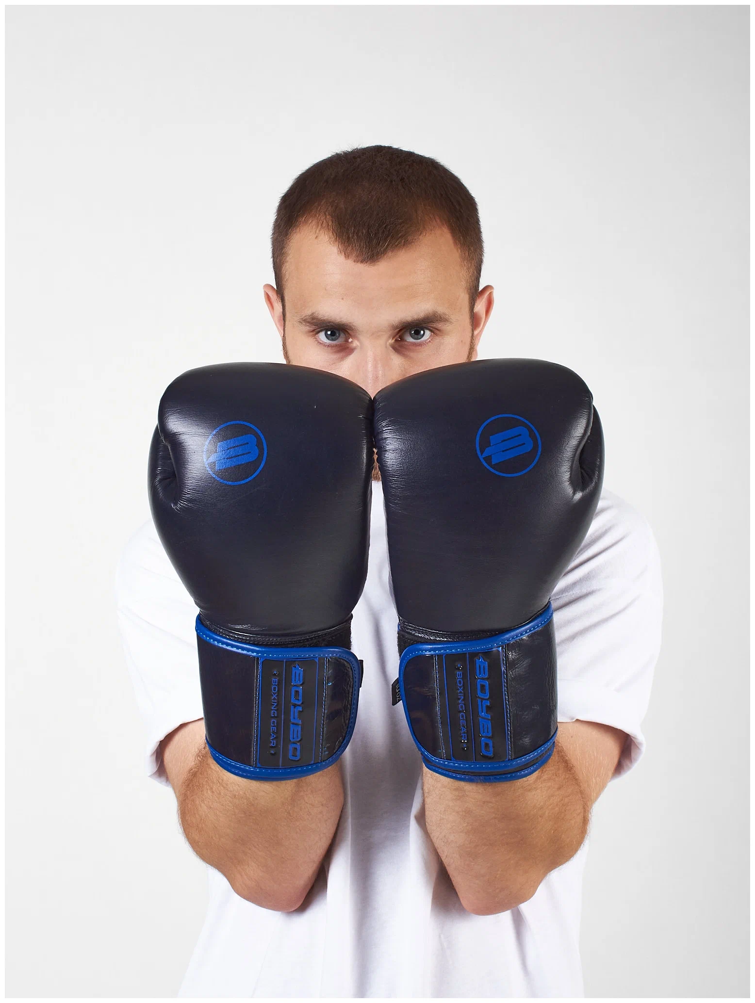 Фото Перчатки боксерские BoyBo Rage кожа черно-синий BBG200 со склада магазина СпортСЕ