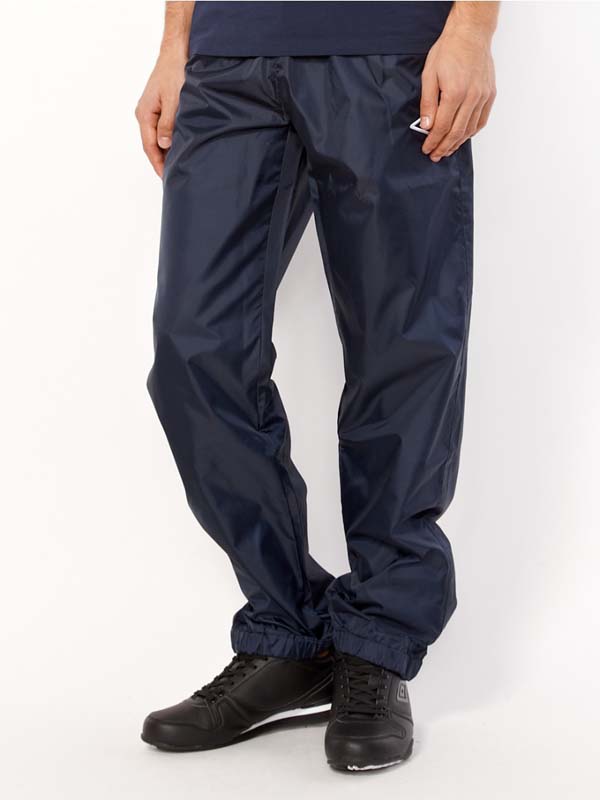  Брюки ветрозащитные Umbro Uniform Training Shower Pants т.син/бел/бел по низким ценам в Томске и Северске