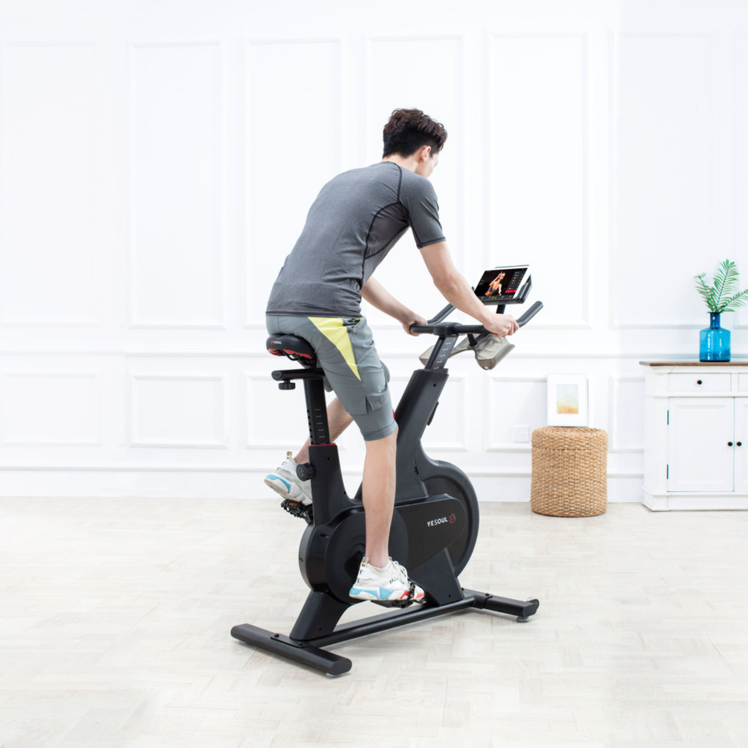  Велотренажер Yesoul Smart M1 WHITE с нагрудным пульсометром M1WHITEV206 по низким ценам в Томске и Северске