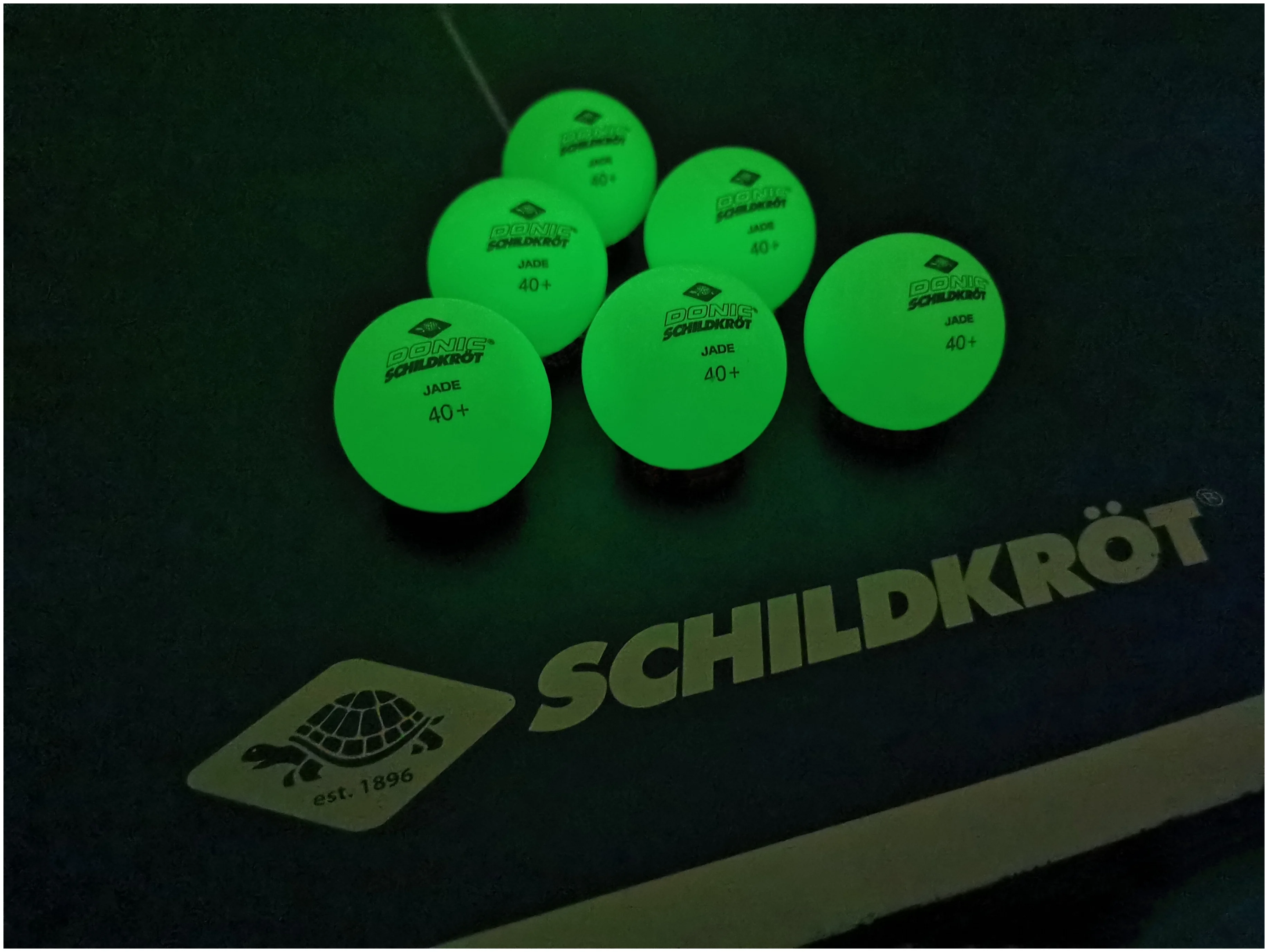 Фото Мяч для настольного тенниса Donic-Schildkröt  Glow in the dark (6 шт.) УТ-00018112 со склада магазина СпортСЕ