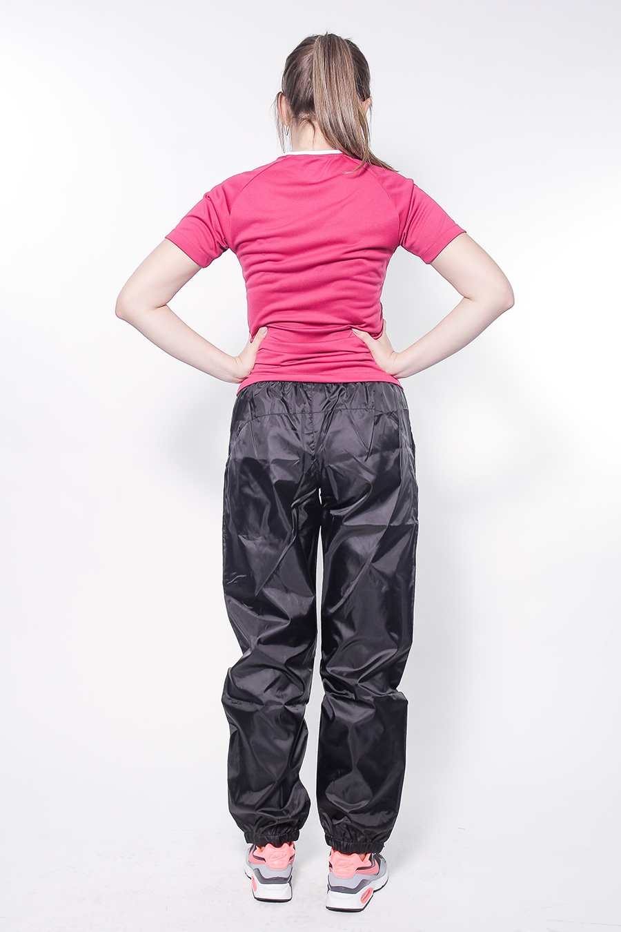 Брюки ветрозащитные Umbro Uniform Training Shower Pants чер/бел/бел 423013/611 Брюки ветрозащитные Umbro Uniform Training Shower Pants чер/бел/бел 423013/611 по низким ценам в Томске и Северске